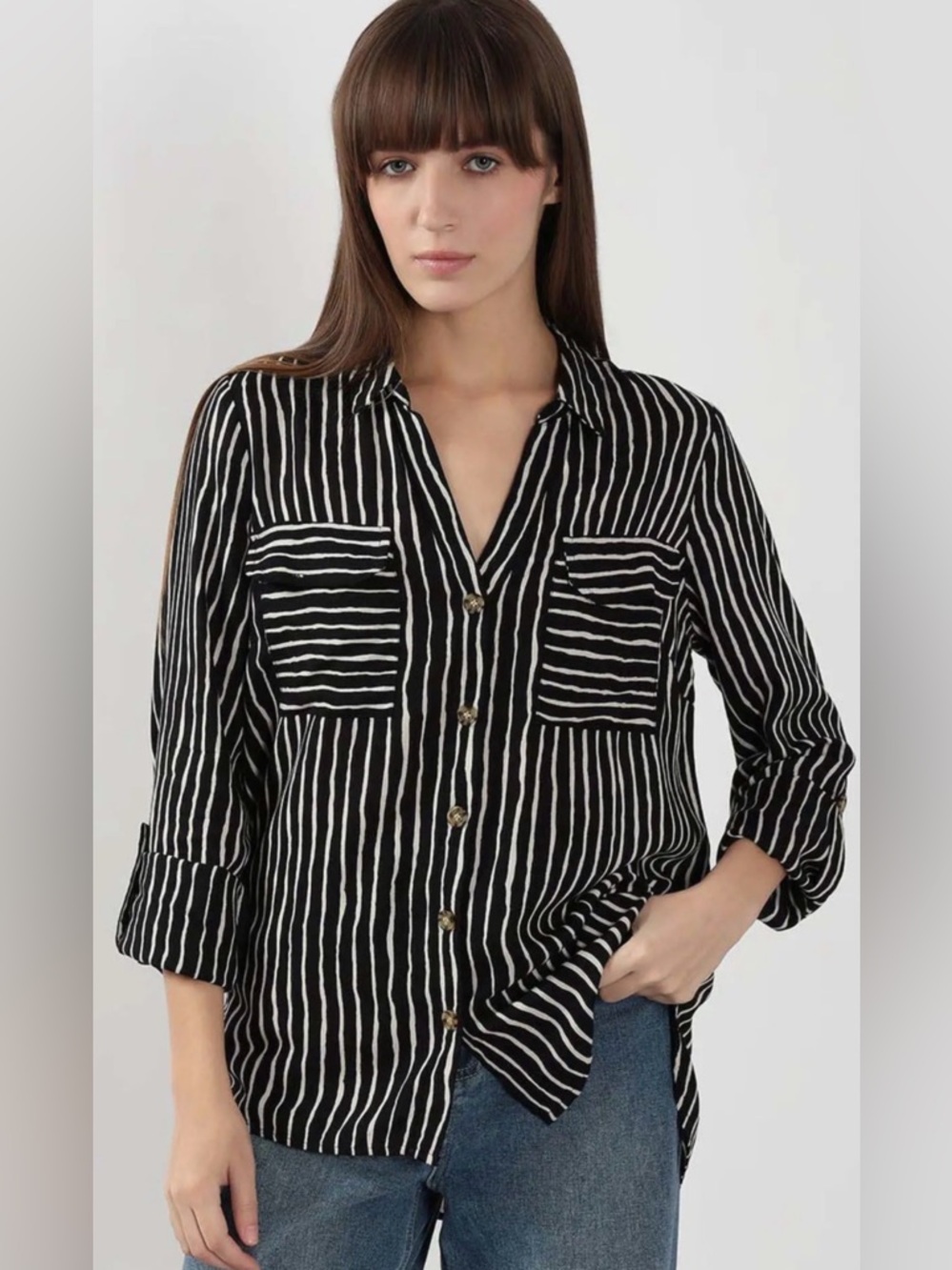 VERO MODA Black white
Stripes V-Neck Viscose  Button-Front Women's Shirt
